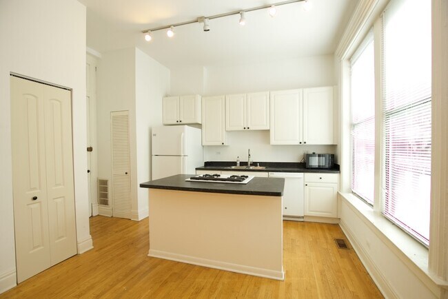 Building Photo - 2919 N Mildred Ave