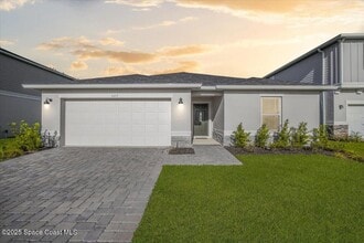 Building Photo - 527 Glaspell Cir SE