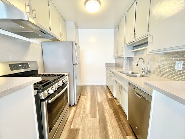 Foto del edificio - 1035 N Harper Ave
