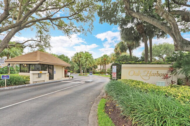 Building Photo - 817 Oak Harbour Dr