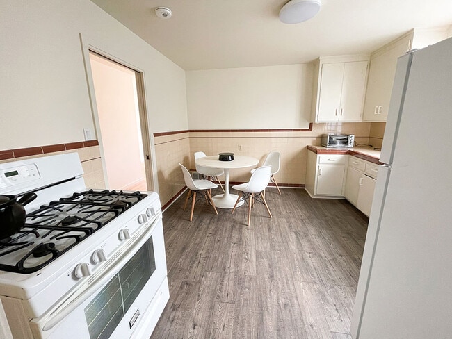 Building Photo - 644 Lombard St