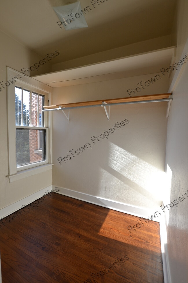 Building Photo - 757 Jasper St