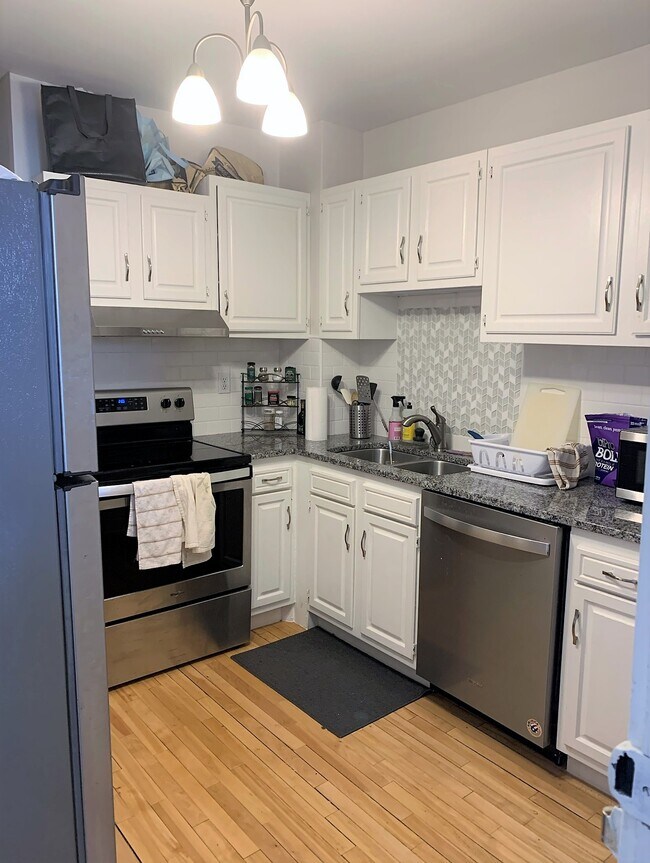 Kitchen - 1909 11th Ave S