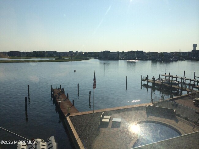 Foto del edificio - 34 Harborside Dr E