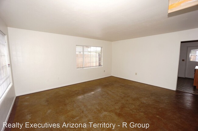 Building Photo - 2 br, 1 bath House - 3325 E. Bellevue St.