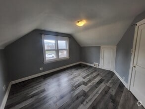 Building Photo - 429 Burton Ave