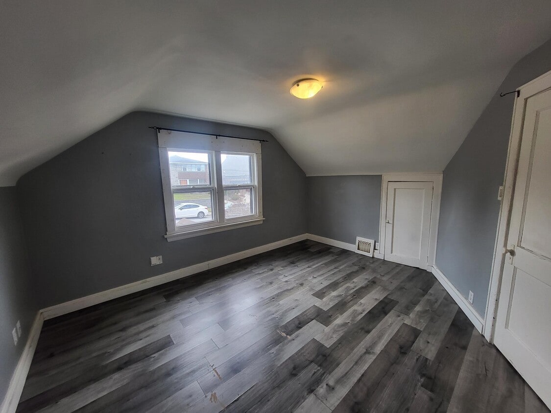 Photo principale - Charming 1 Bedroom Upper-Level Unit – All ...