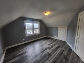 Building Photo - 429 Burton Ave