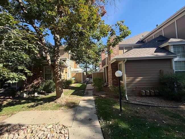Building Photo - 14169 E Dickinson Dr