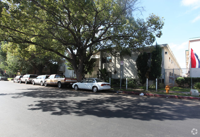 Primary Photo - Chateau Langdon Apartments