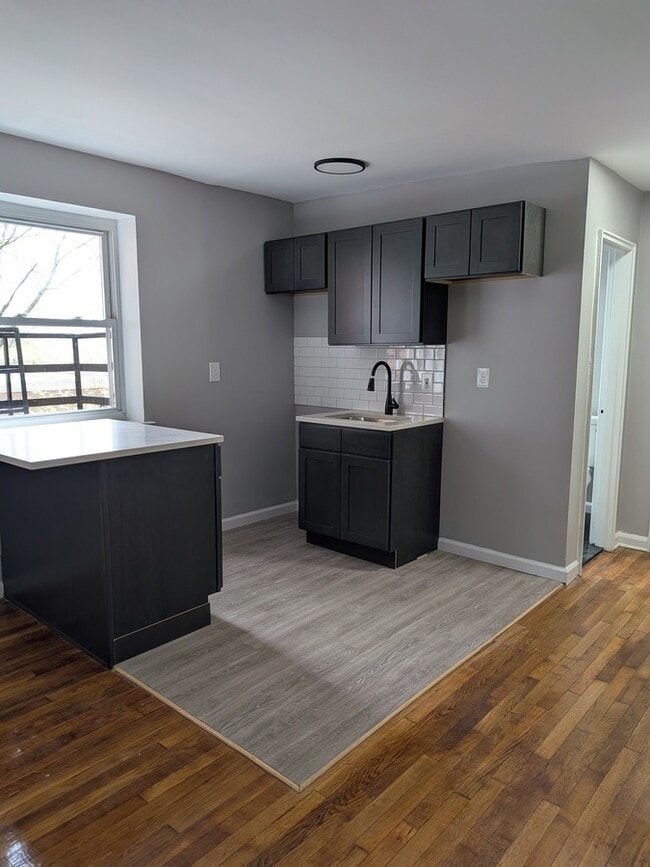 Foto del edificio - 1280 Clinton Ave