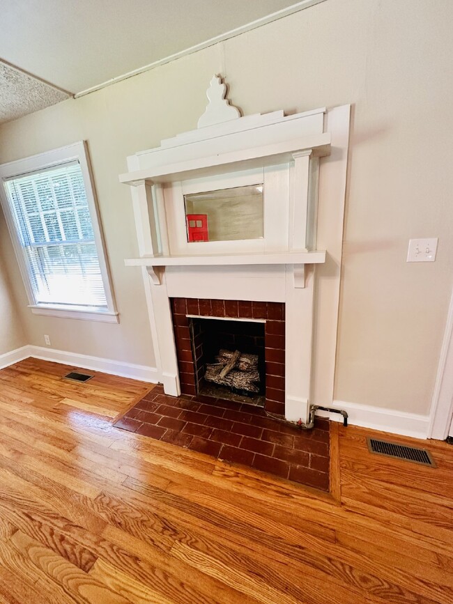 Building Photo - COMING SOON...Wonderful 3BR/2.5BA in Hende...