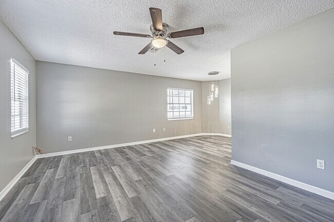 Foto del edificio - 4220 North Manhattan Avenue, Unit A