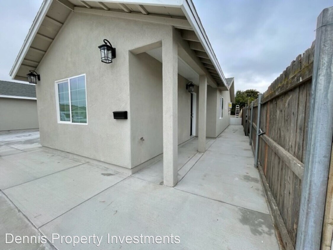 2 br, 1 bath House 840 1/2 N Calle Circulo House Rental in