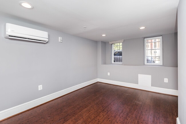 Building Photo - 1724 Saint Paul St