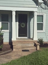 Building Photo - 417 Abell St S