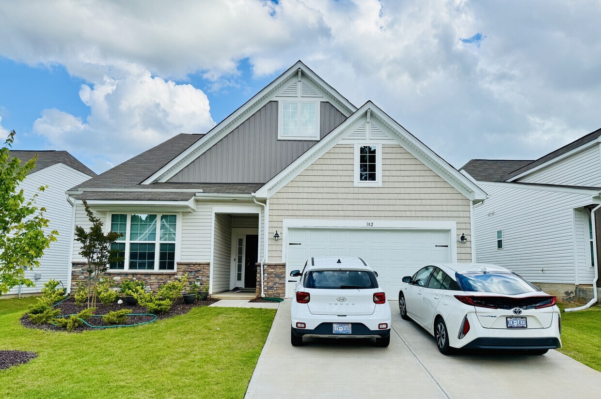 Foto principal - 182 Abersham Dr