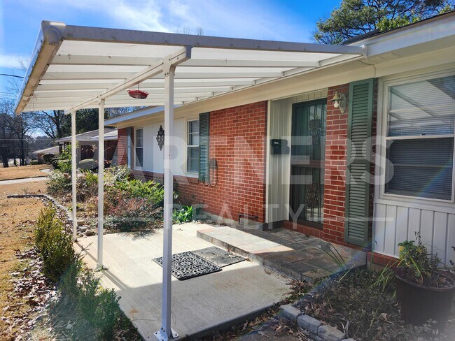 Building Photo - 967 Green Forest Dr