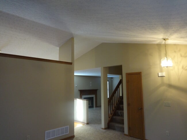 Building Photo - 4633 Stratford Ln