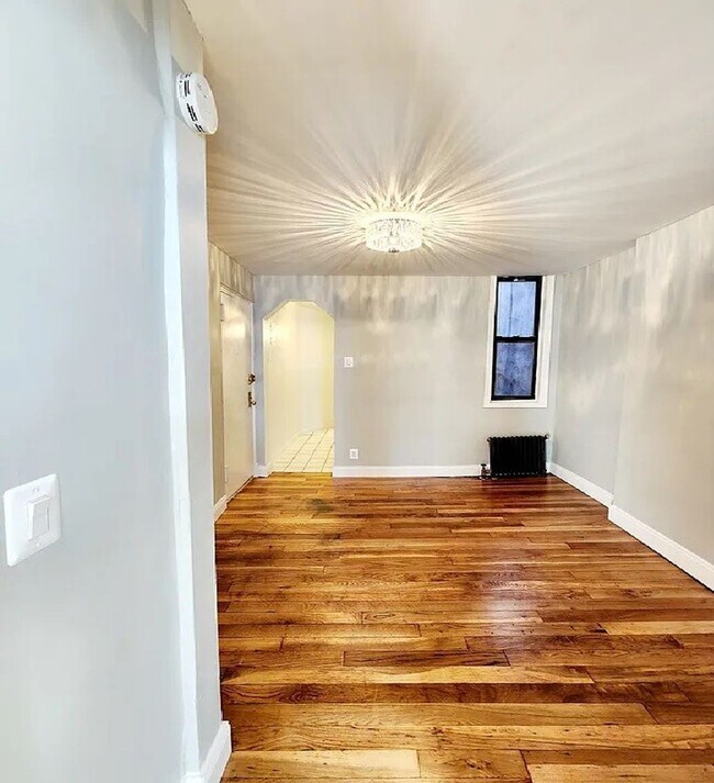 Building Photo - Newly Renovated 1Bed 1Bath