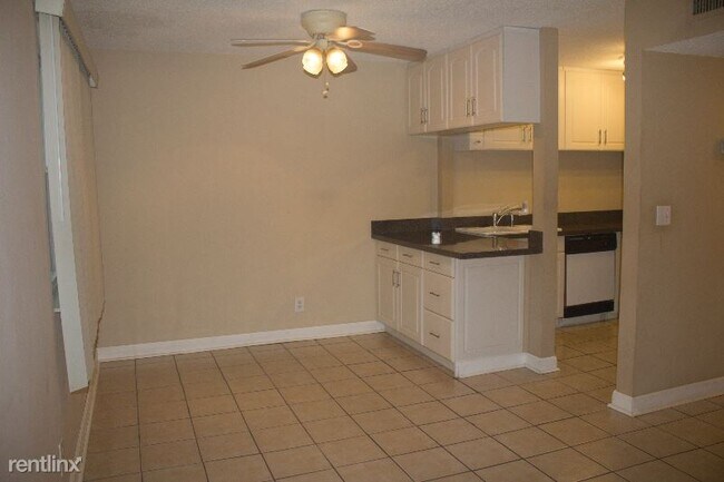 Foto del edificio - 6519 W Newberry Rd