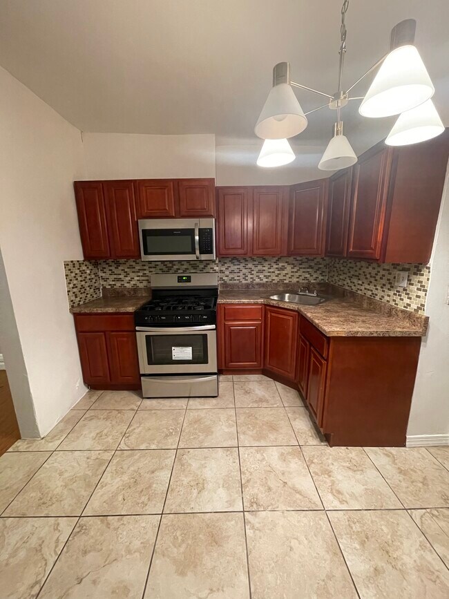 571 West Side Ave 2 - 567 W Side Ave