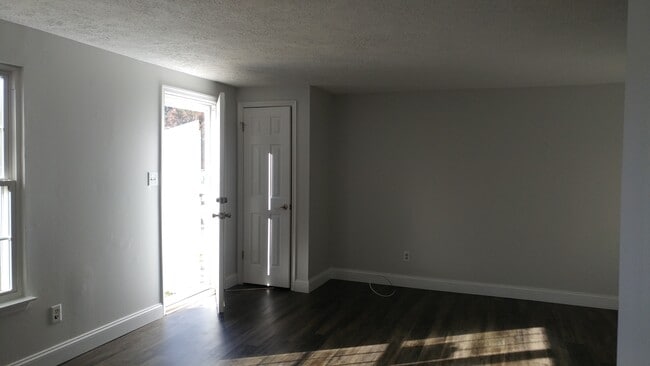 Building Photo - 132 Laurel Valley Ct