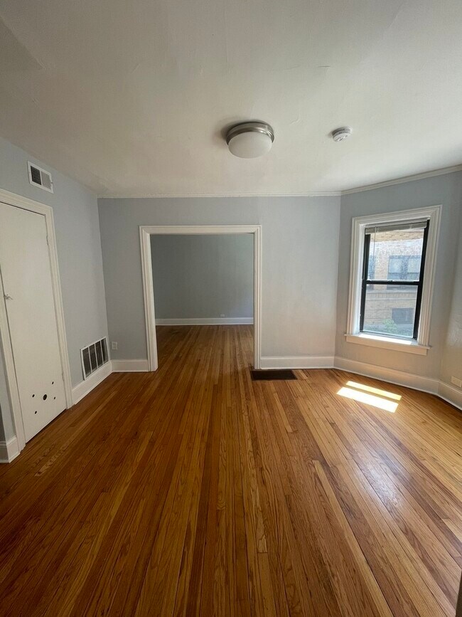 Building Photo - 7331 N Honore St