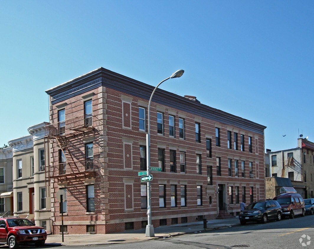 Primary Photo - 3022 Beverly Rd