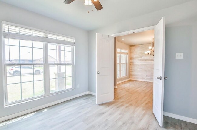 Foto del edificio - 8810 16th St