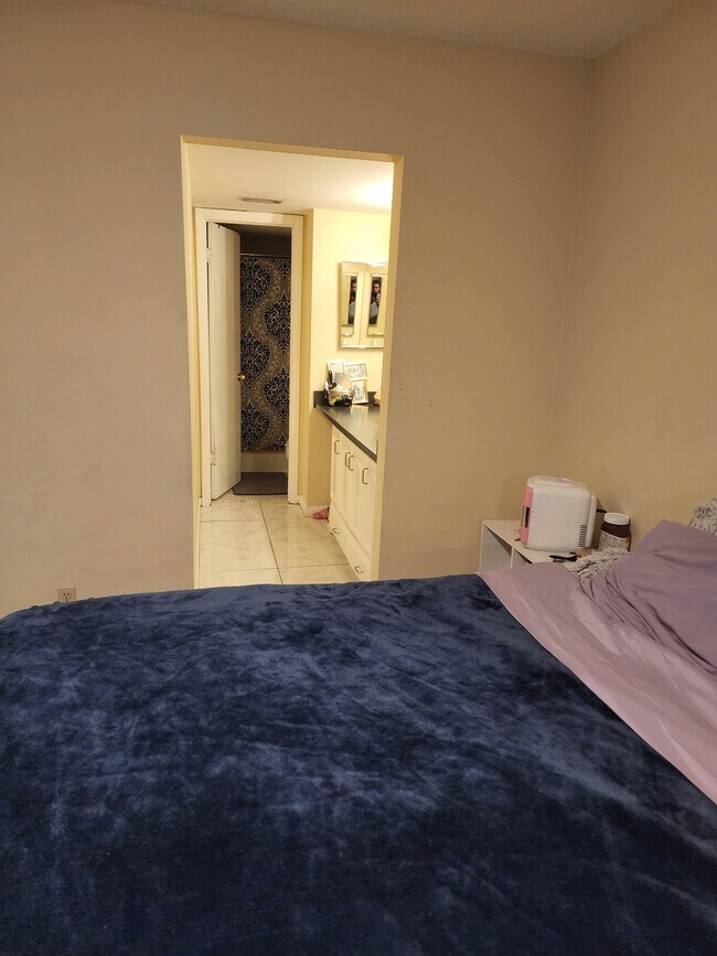 Building Photo - 2148 White Pine Cir