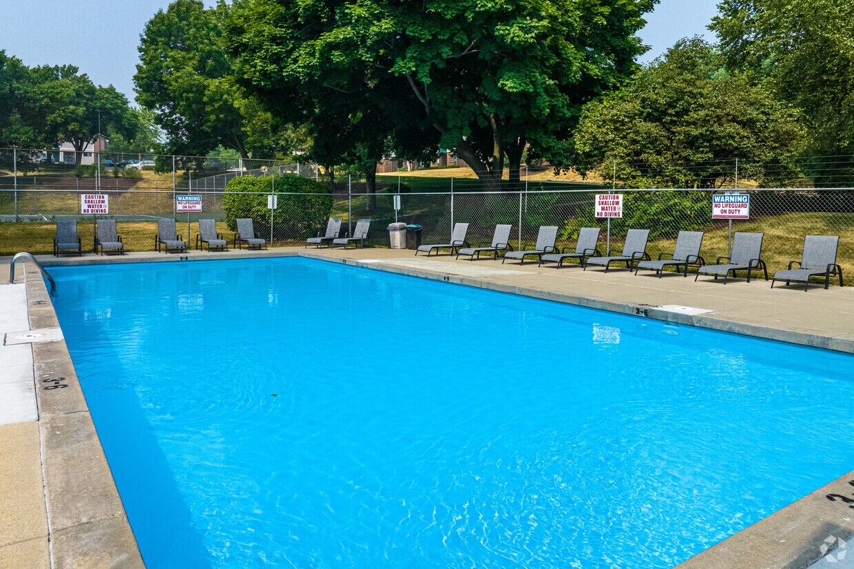 Country Meadows Apartments of Madison 6840 Schroeder Rd Madison, WI Apartments for Rent in