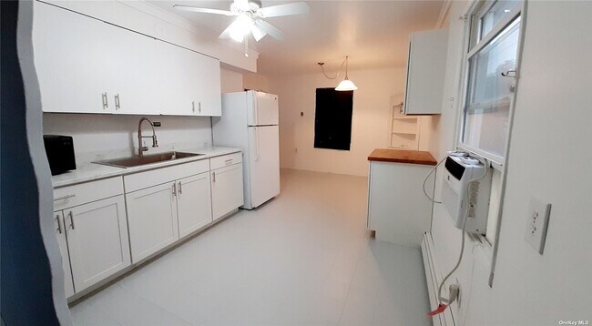 Building Photo - 518 Gardiners Ave