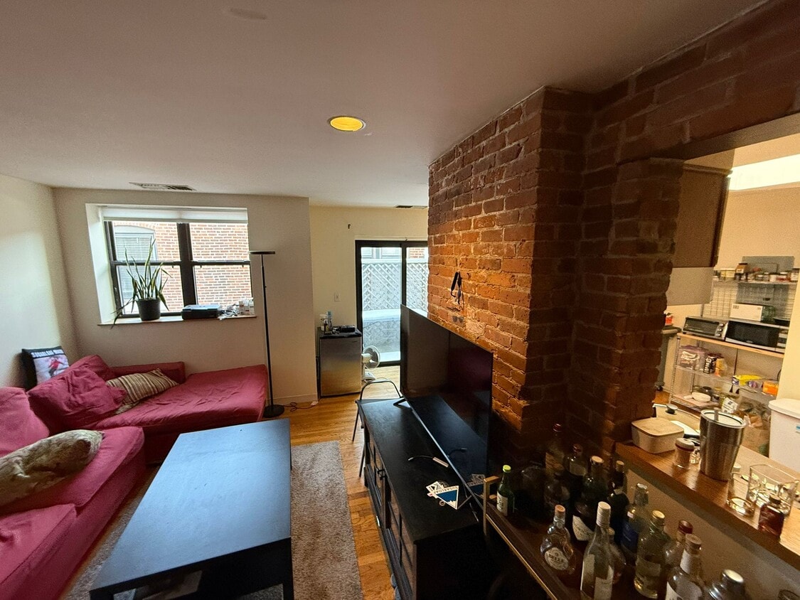 Primary Photo - 95 Gainsborough St
