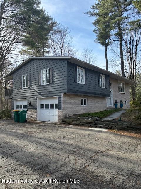 Building Photo - 7 Holly Hills Dr