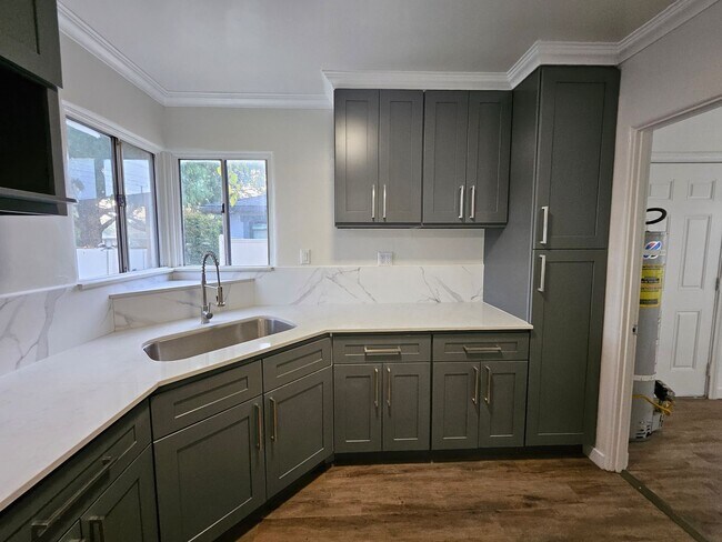 Foto del edificio - 931 N Screenland Dr