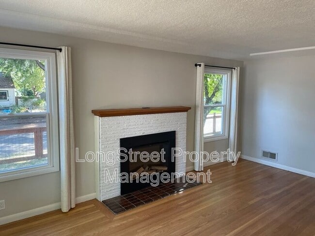 Building Photo - 11687 SE 33rd Ave