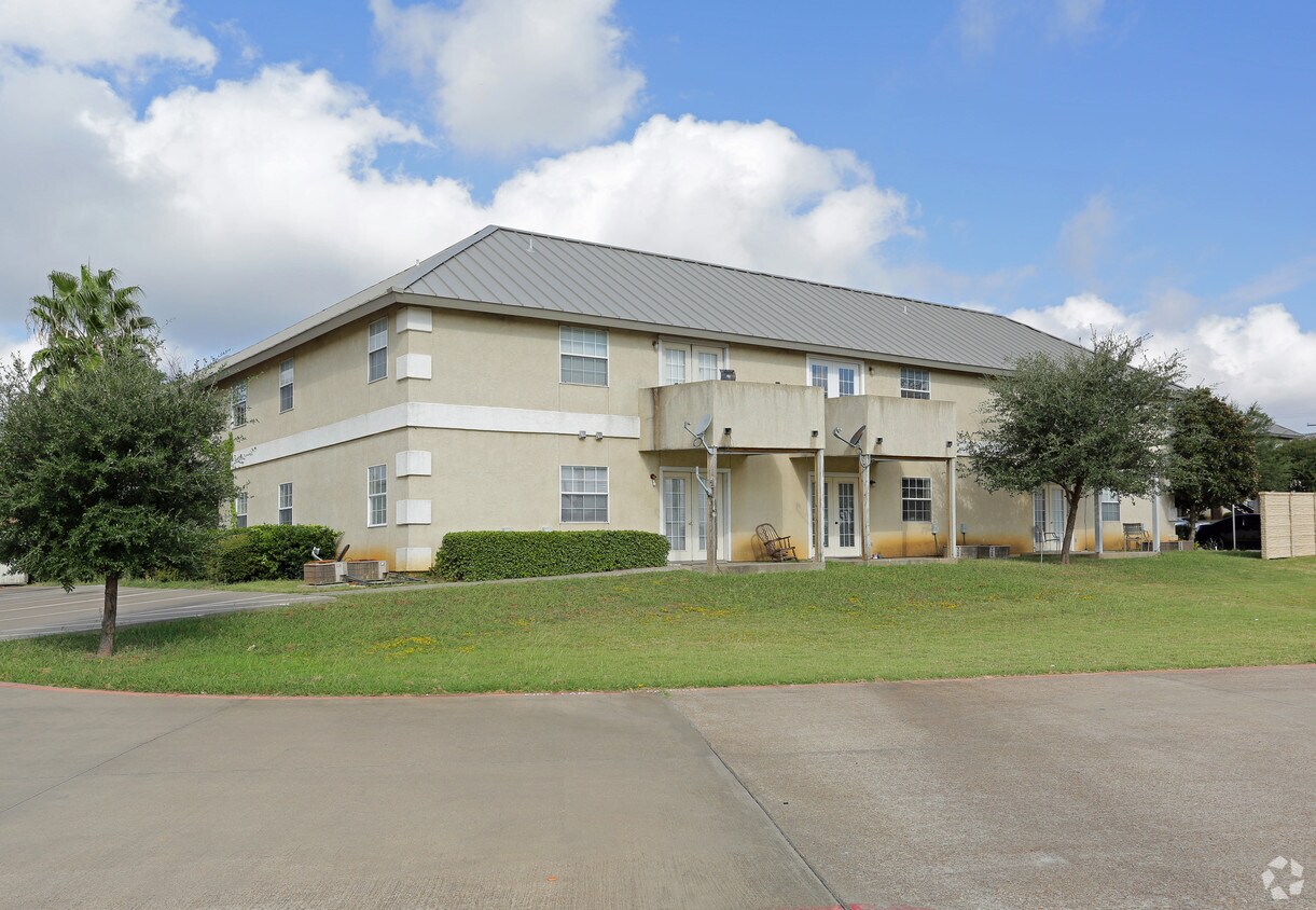 Primary Photo - Cedar Ridge Apartments