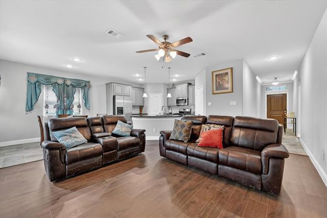 Foto del edificio - 7815 Cottonwood Dr