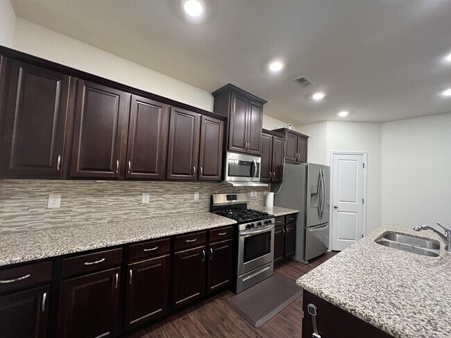 Foto del edificio - 4113 Lofty Ridge Pl