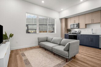 Building Photo - Alta Vue