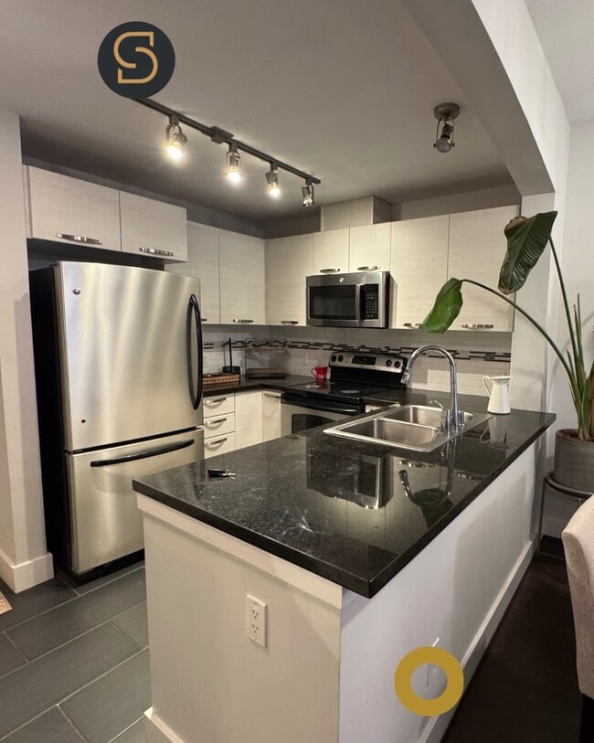 Building Photo - 7428 Byrnepark Walk