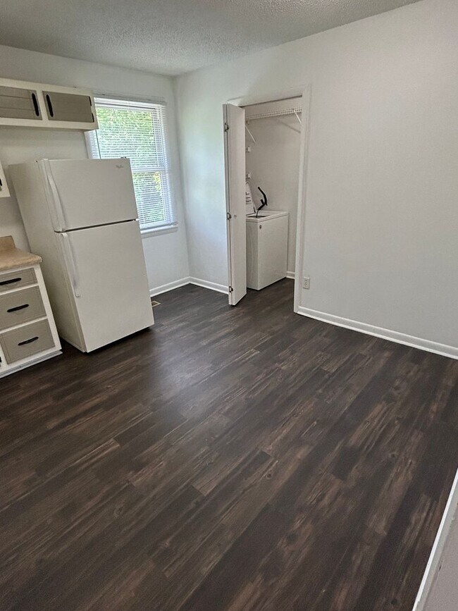 Foto del edificio - 4762 Trenton Dr