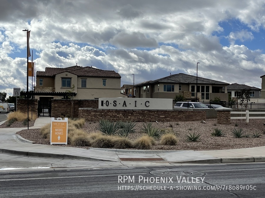 Foto principal - 3 Bed / 2.5 Bath Gilbert Townhome GATED Co...