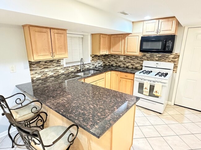 Foto del edificio - 2326 N Kostner Ave