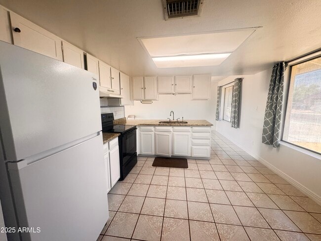 Building Photo - 4310 N 90th Dr