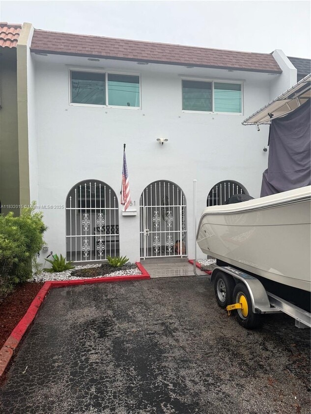 Primary Photo - 7151 W 3rd Ct