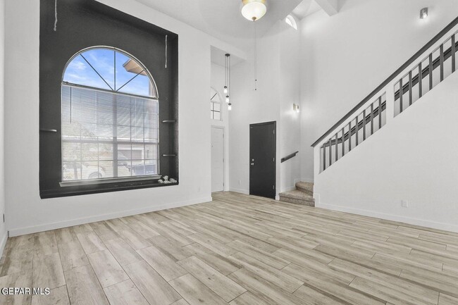 Building Photo - 729 Paseo Sereno Dr