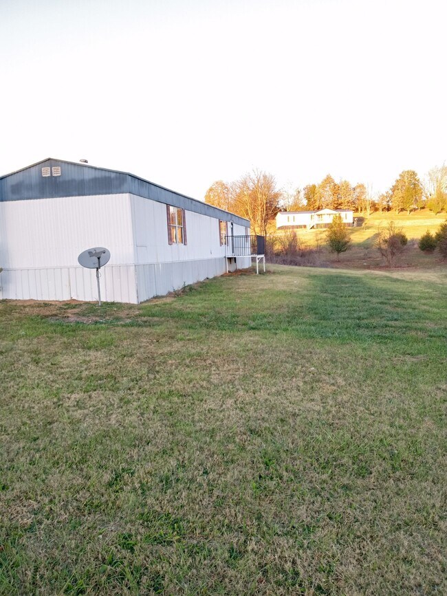 Building Photo - 7295 St Clair Rd