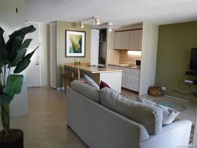 Primary Photo - 320 Liliuokalani Ave